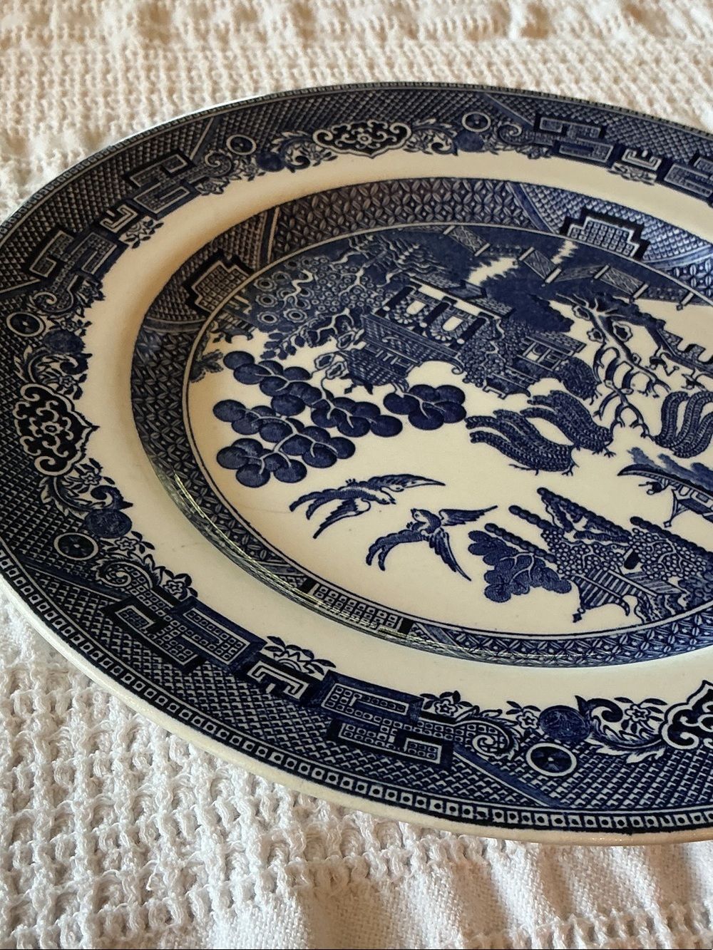 Blue and White Willow-Pattern Dinner Plate by Johnson Brothers Classic Porcelain - Picture 10 of 10